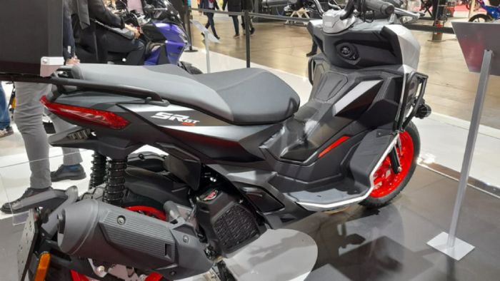 Aprilia SR GT: Adventure scooter με ψηλές αναρτήσεις και ελαστικά διπλής χρήσης 